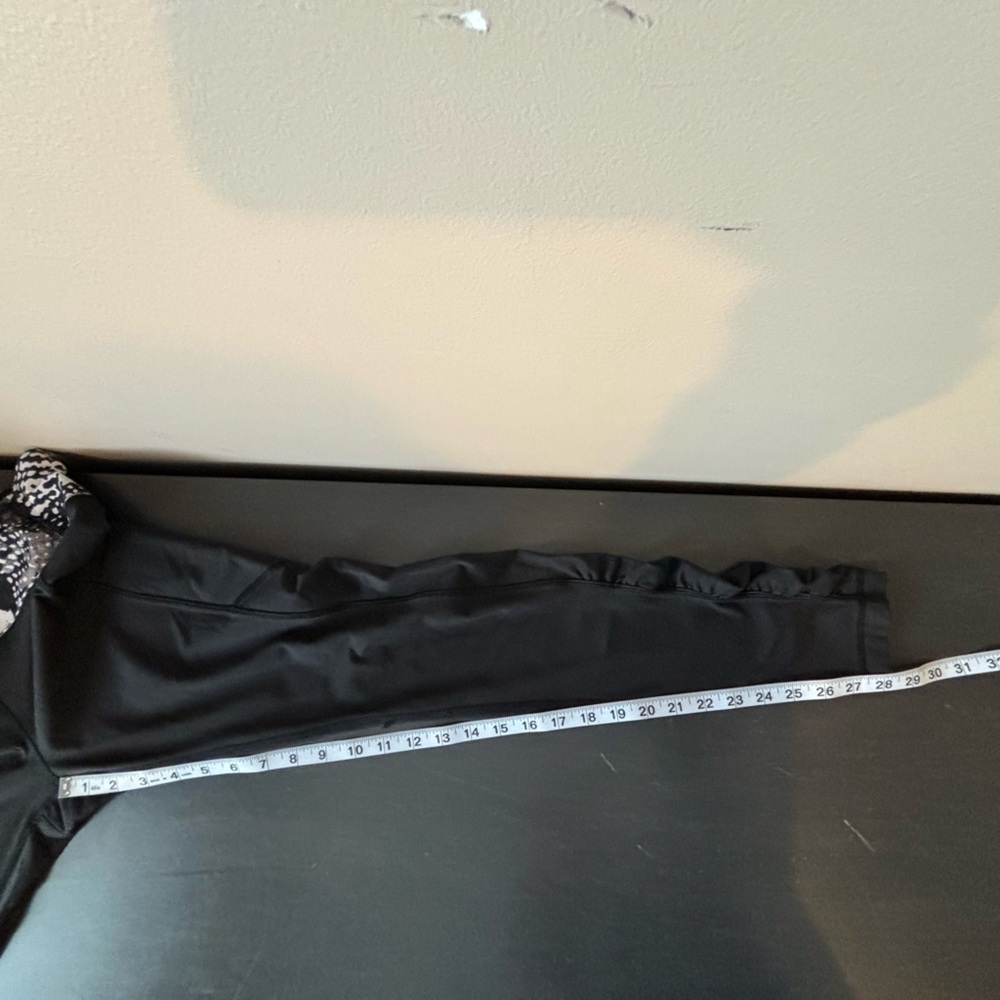 Lululemon Sz 8 Speed Run Reflective Pocket Ruffle  Leggings Snake Print Black - Picture 12 of 13